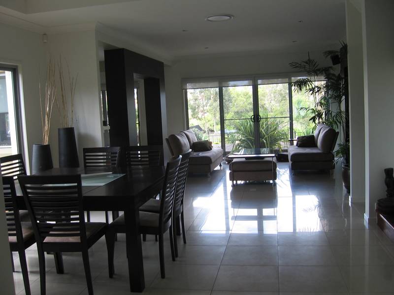 PERFECT FAMILY WATERFRONT HOME Picture 3