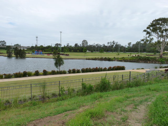 LAKE FRONT SETTING Picture 2