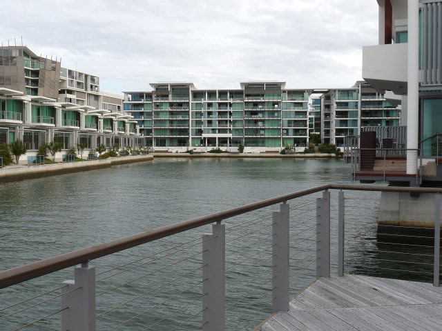 EPHRAIM ISLAND - SUPERB WATERFRONT APARTMENT Picture 1