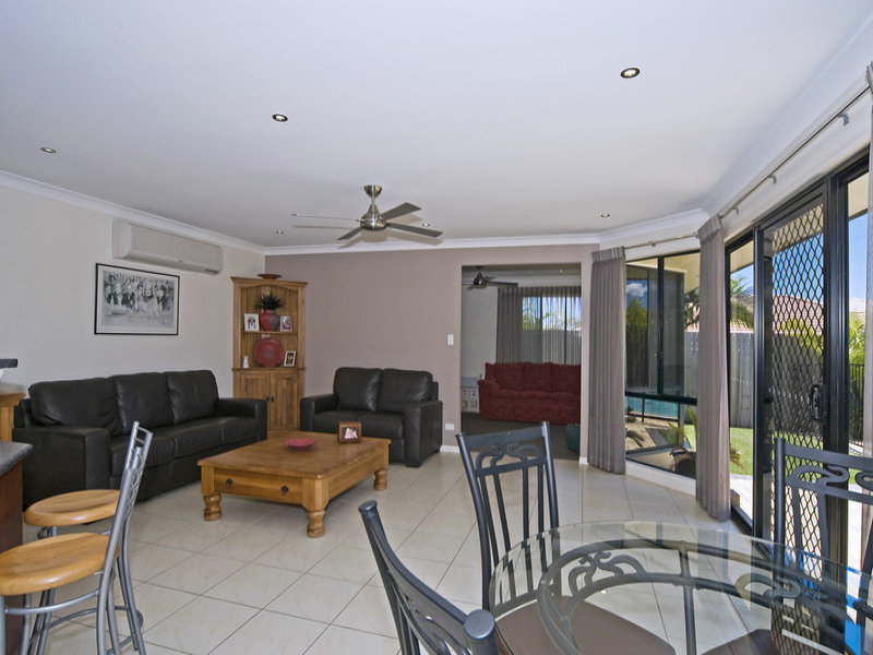 STYLISH FOUR BEDROOM HOME WITH ALL THE EXTRAS AND GREAT RETURN. COMES WITH LOVELY TENANTS ON A 2 YEAR LEASE. Picture 3