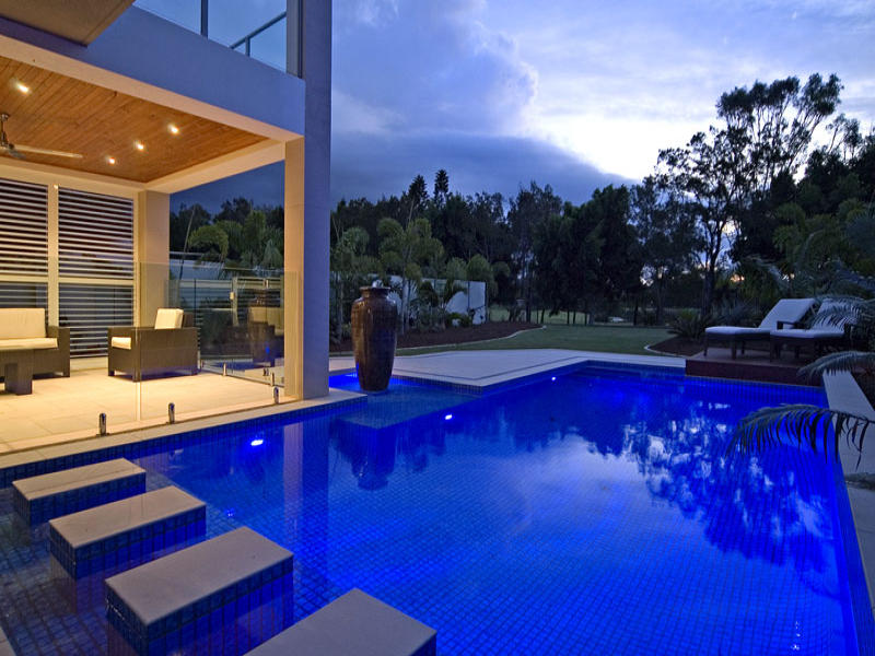 RESORT LIFESTYLE - READY TO MOVE IN! Picture 1