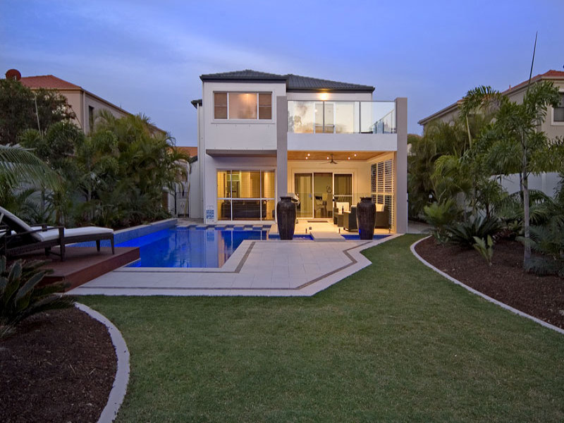 RESORT LIFESTYLE - READY TO MOVE IN! Picture 2