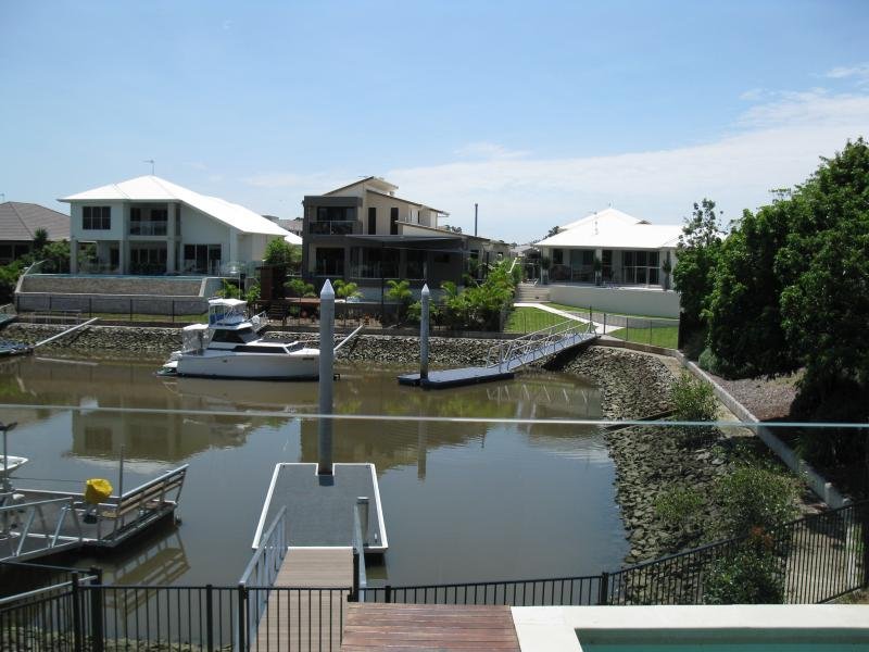 FREE FERRARI.
When you buy this house!
House replacement cost is $2 million.
Owner wants it sold in 7 days! Picture 3