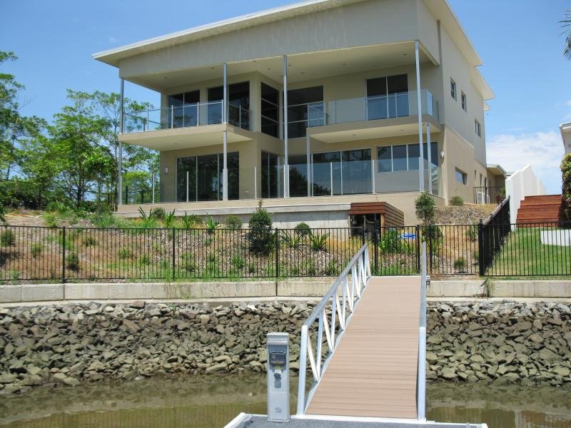 FREE FERRARI.
When you buy this house!
House replacement cost is $2 million.
Owner wants it sold in 7 days! Picture 1