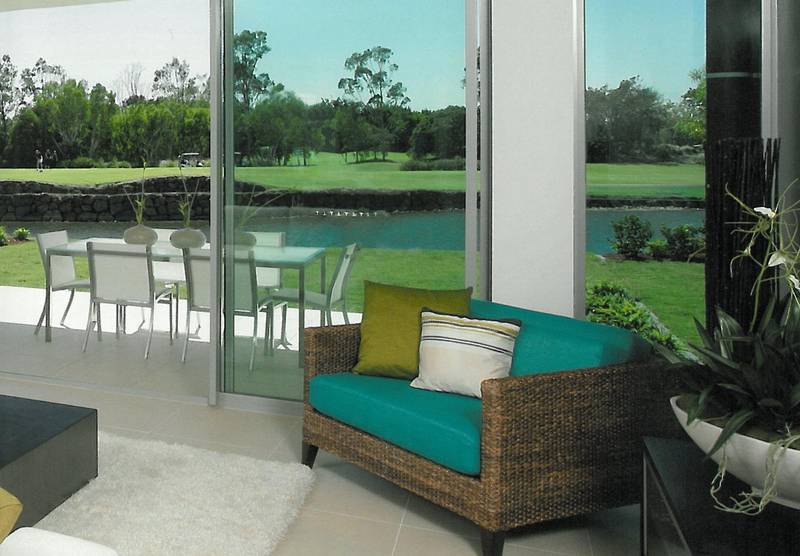 STUNNING GOLF COURSE LIVING Picture 2