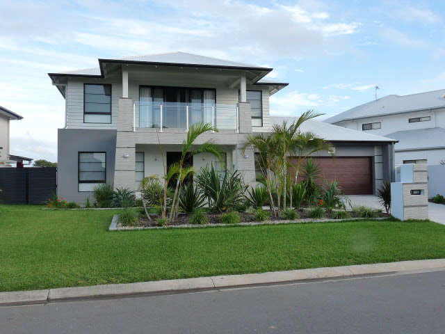 EXCEPTIONALLY LUXURIOUS WATERFRONT HOME! Picture 1