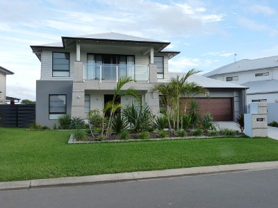 EXCEPTIONALLY LUXURIOUS WATERFRONT HOME! Picture