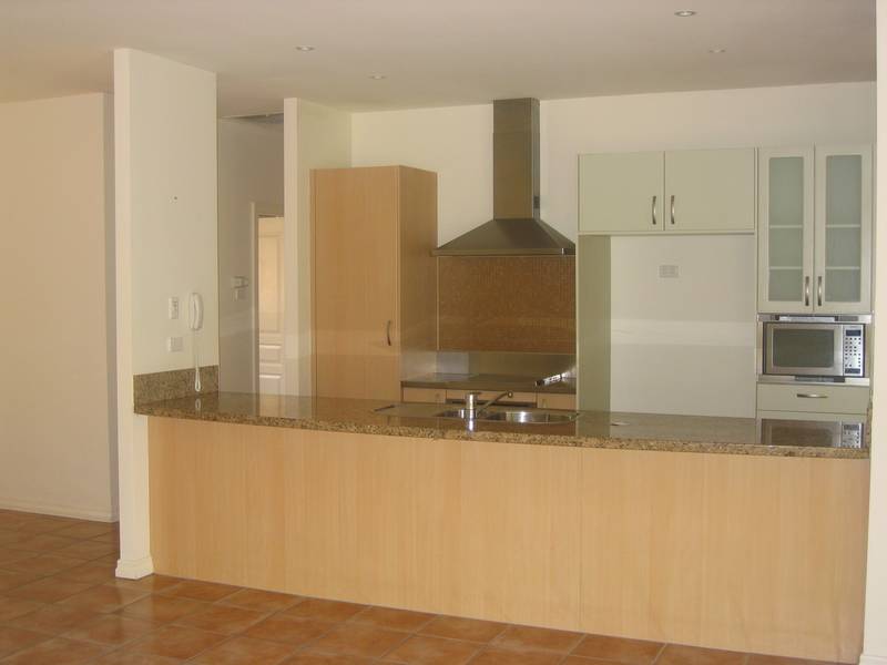 Located in desirable Palladian Estate Picture 3