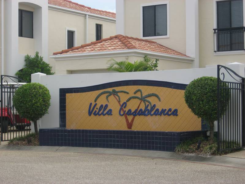 FULLY FURNISHED VILLA IN LOVELY RESORT Picture 1
