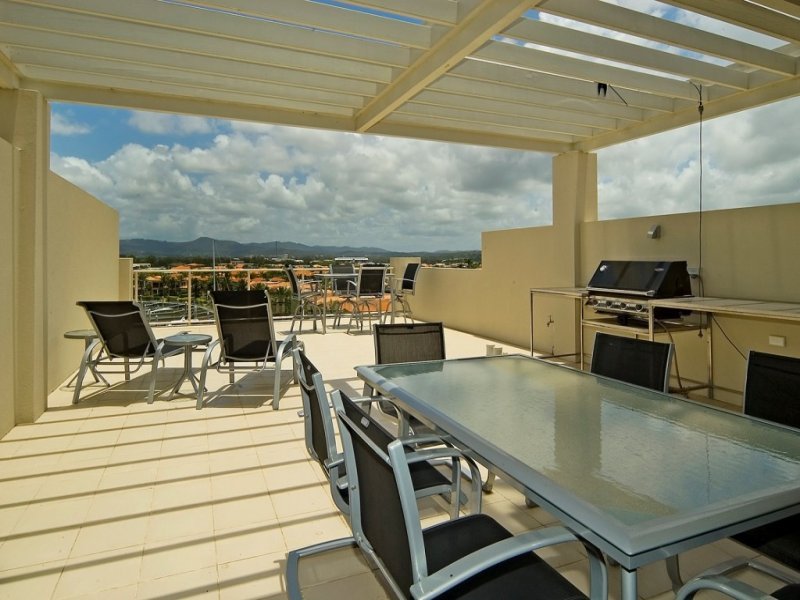 Penthouse Views Wow! Picture 3