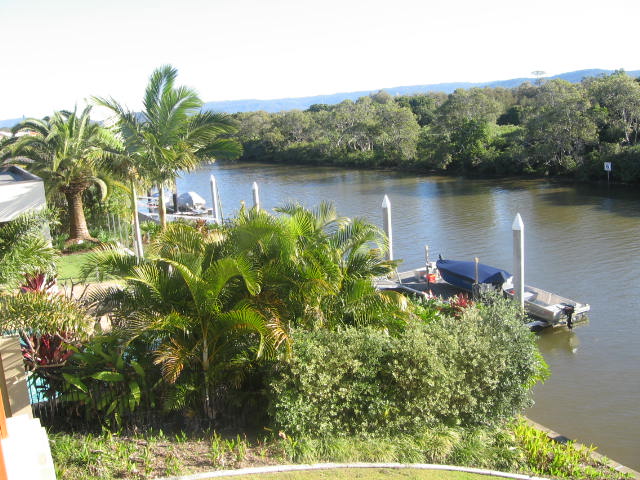 OWNER RETURNING OVERSEAS SO HIGHLY MOTIVATED TO SELL Picture 1