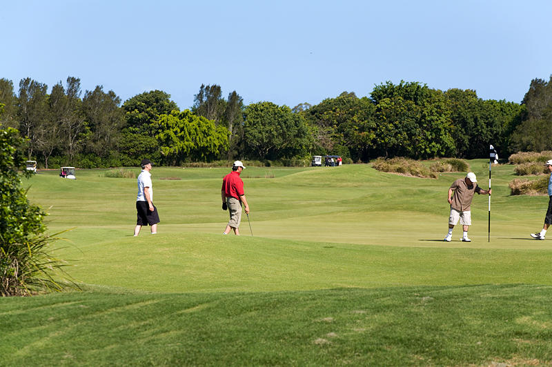 PRICED TO SELL ..... THREE BEDROOM RESORT APARTMENT Picture 2