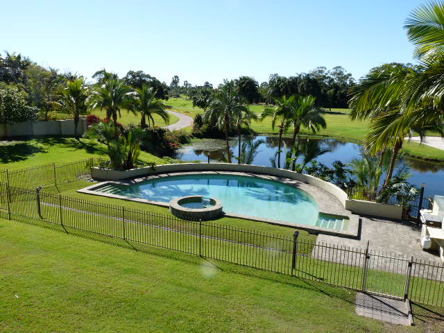 GOLF COURSE VILLA AT SANCTUARY COVE Picture 2