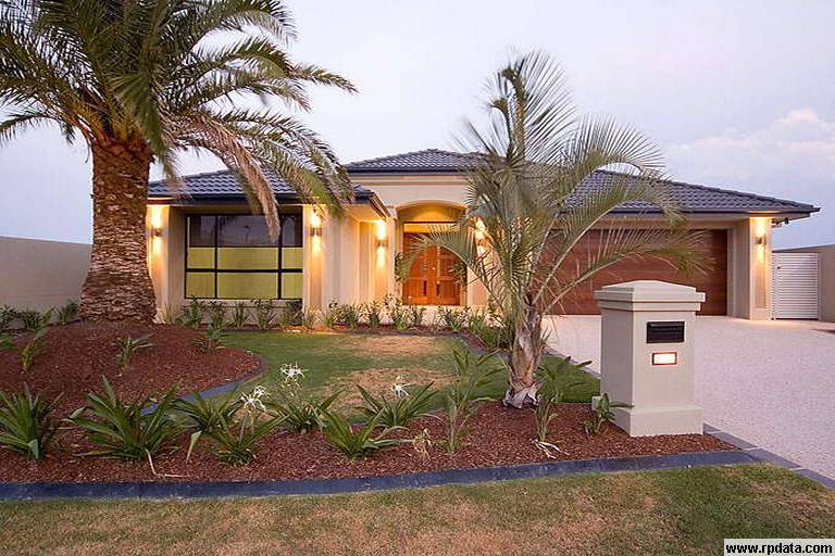 BEHIND THE GATES AT HOPE ISLAND RESORT Picture 1