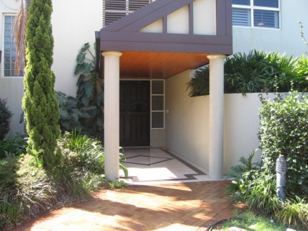 TIMELESS CLASSIC - REDUCED TO SELL ! Picture 2