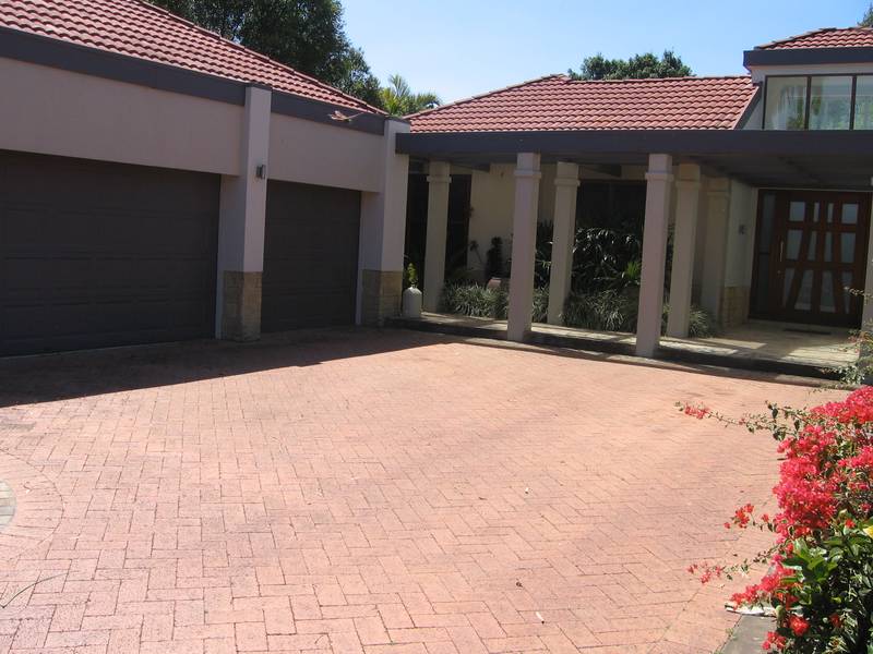 BALINESE STYLE LIVING Picture 3