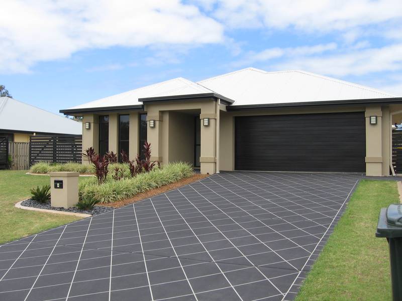 5 BEDROOM AT COOMERA WATERS Picture 2