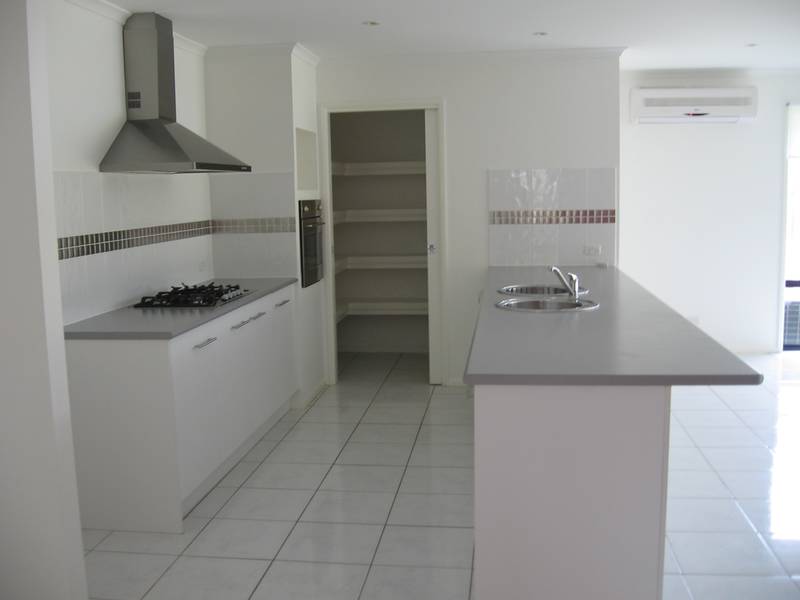 5 BEDROOM AT COOMERA WATERS Picture 3