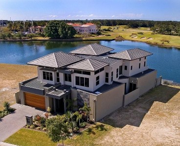 STUNNING HOME WITH SENSATIONAL GOLF COURSE AND LAKE VIEWS Picture