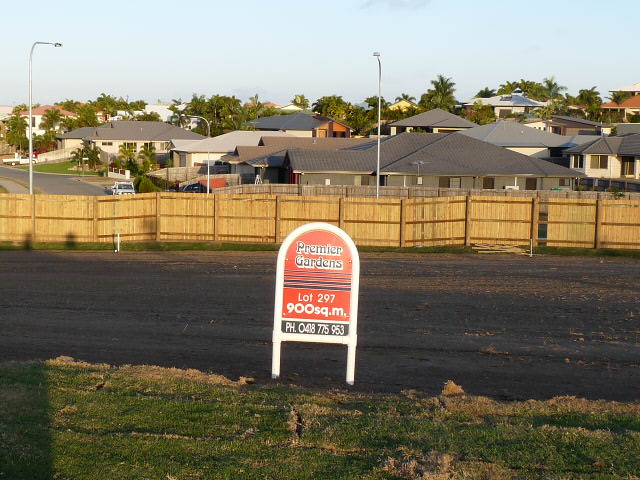 OVER 900 M2 ALLOTMENT $225,000 VIEWS VIEWS Picture 2