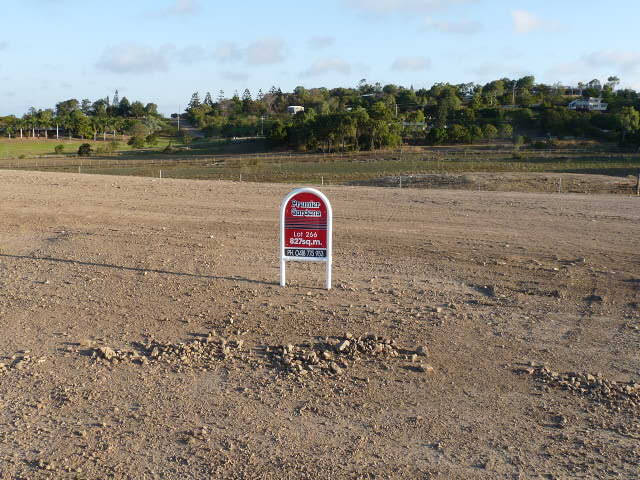 VIEWS TO THE MACKAY HARBOUR BUILDINGS Picture 2