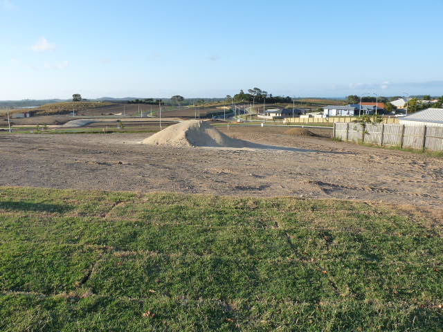 GREAT VIEWS - HIGH AND DRY Picture 3