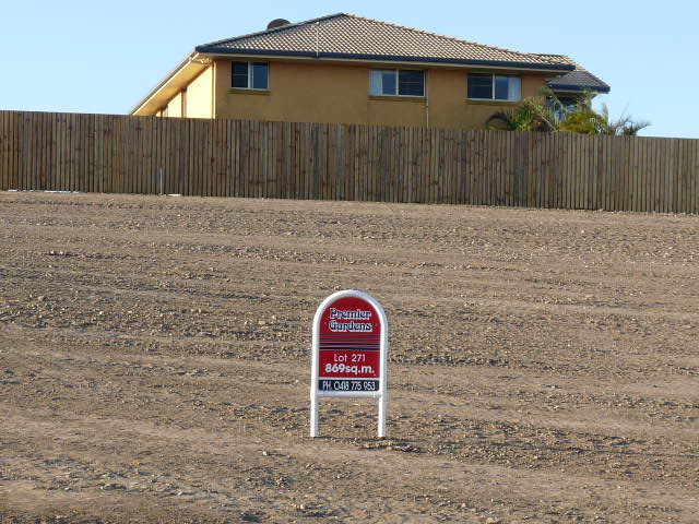 GREAT VIEWS - HIGH AND DRY Picture 2