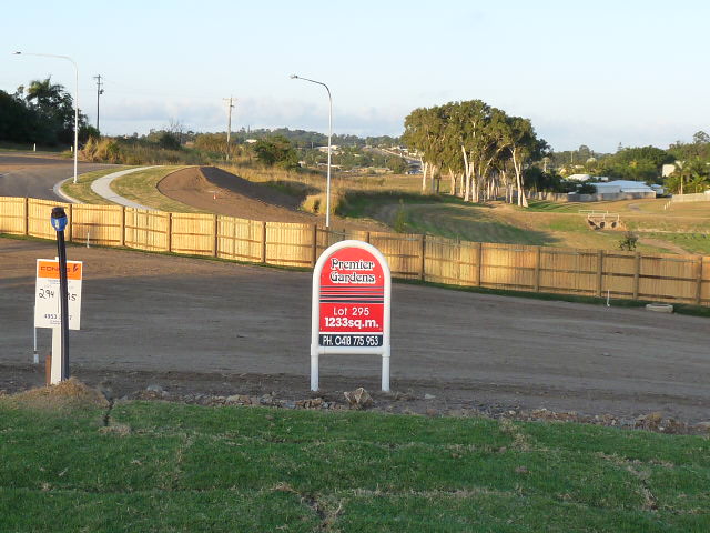THE BIGGEST ALLOTMENT IN THE STREET Picture 1
