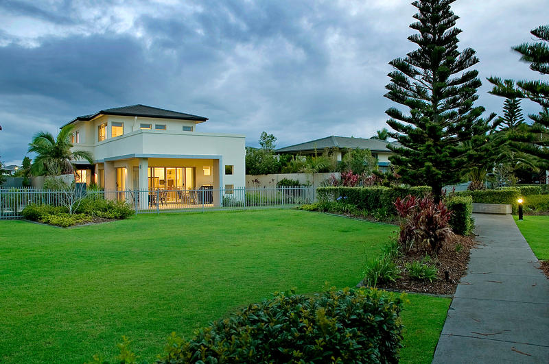 ENTRY LEVEL 4 BEDROOM HOME IN HOPE ISLAND Picture 2