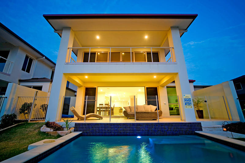 LUXURY LIVING ON THE GOLD COAST Picture 1