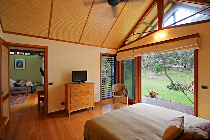 Exclusive Beachfront Estate Picture 1