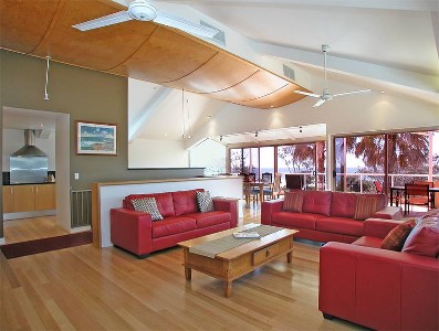 Penthouse Overlooking Main Beach Picture