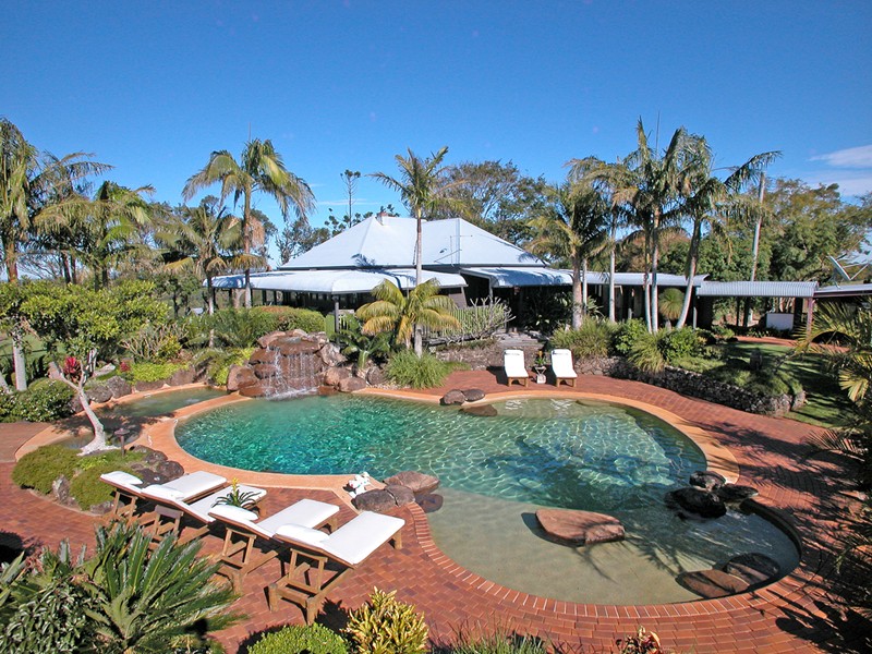 Luxury Coastal Byron Bay Estate Picture 3