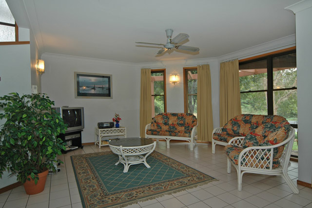 An easy walk to Clarkes Beach Picture 3