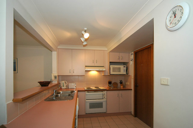 An easy walk to Clarkes Beach Picture 2