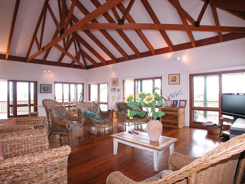 Overlooking Byron Bay Picture 2