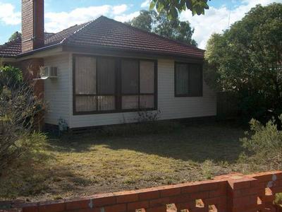 3 BEDROOM ON LARGE BLOCK IN GIRGARRE Picture 3 BEDROOM ON LARGE BLOCK IN GIRGARRE Picture