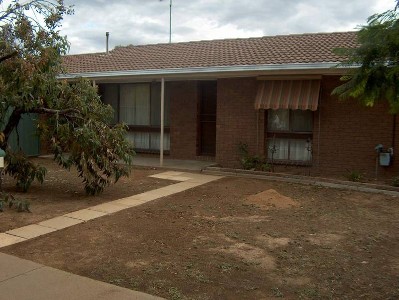 3 BEDROOM BRICK VENEER - SPACIOUS BACKYARD Picture