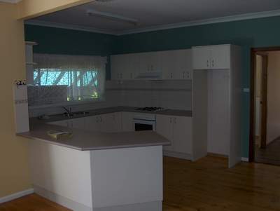 3 BEDROOMS, DUCTED HEATING, FENCED BACKYARD Picture 2