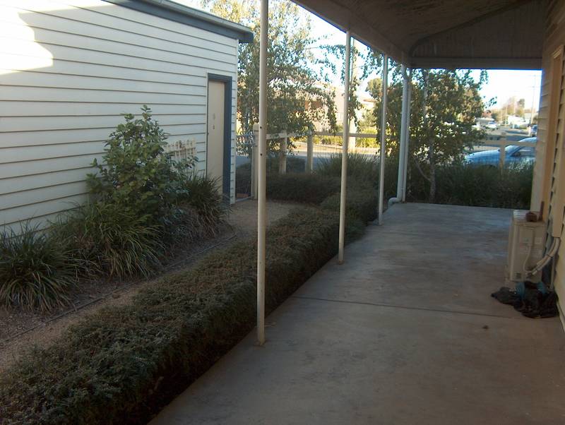 4 BEDROOMS - MAIN STREET Picture 3