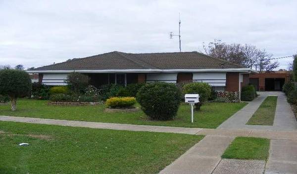 Family Home with Park Outlook Picture 1