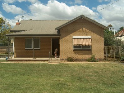 3 Bedrooms opposite park. Tongala Picture