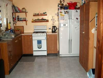 3 BR BV with pool, close to schools Picture 2