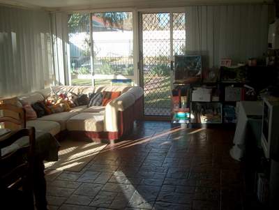 3 BR BV with pool, close to schools Picture 3