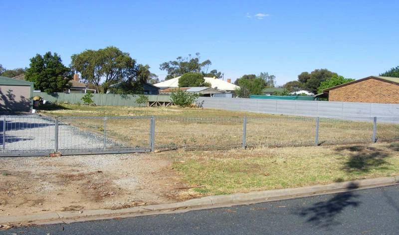 Building Block with Shed Picture 3