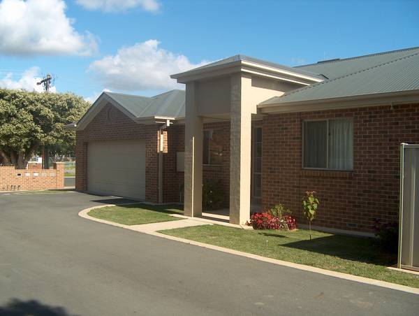 New 3 Bedroom Townhouse in Great Location Picture New 3 Bedroom Townhouse in Great Location Picture