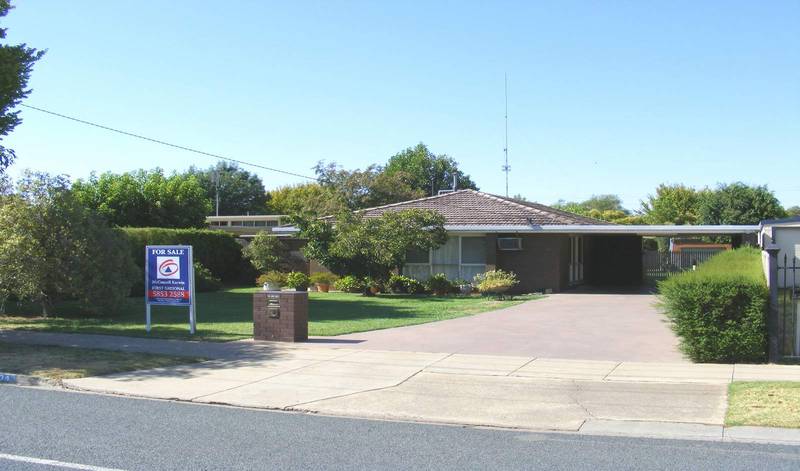 Genuine 4 Bedrooms Picture 1