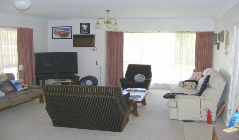 Genuine 4 Bedrooms Picture 3