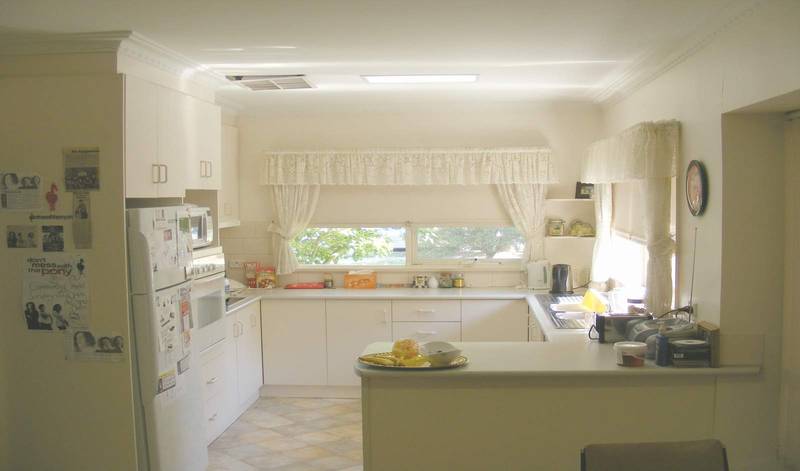 Genuine 4 Bedrooms Picture 2