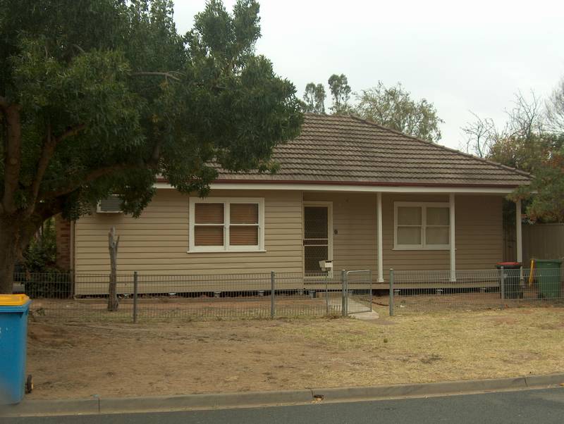 Freshly painted 3 Bedroom with well fenced yard. Picture